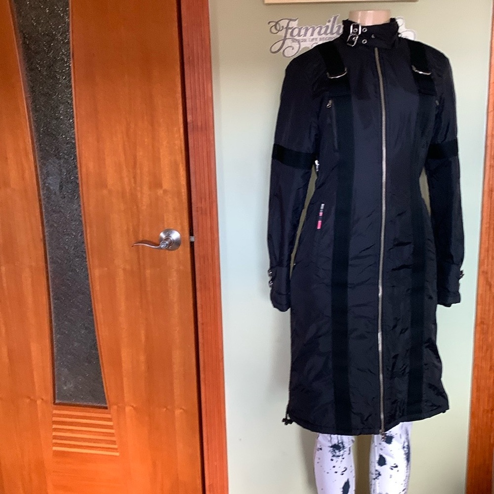 Instead coat with hidden hood and two packets - Picture 4 of 8